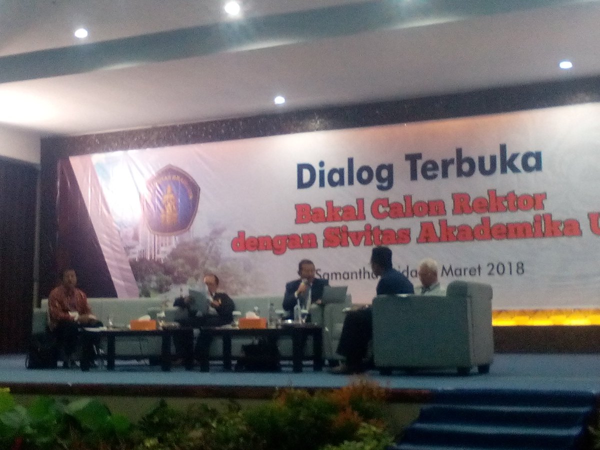 UB_Official's tweet photo. Pemaparan kedua disampaikan oleh Prof. Dr. Ir. Nuhfil Hanani, A.R., MS
Dengan visi: menjadi universitas bercorak enterpreneurship yang unggul dan standart internasional

#UBEvent #PilrekUB https://t.co/wwRGP2PZyu