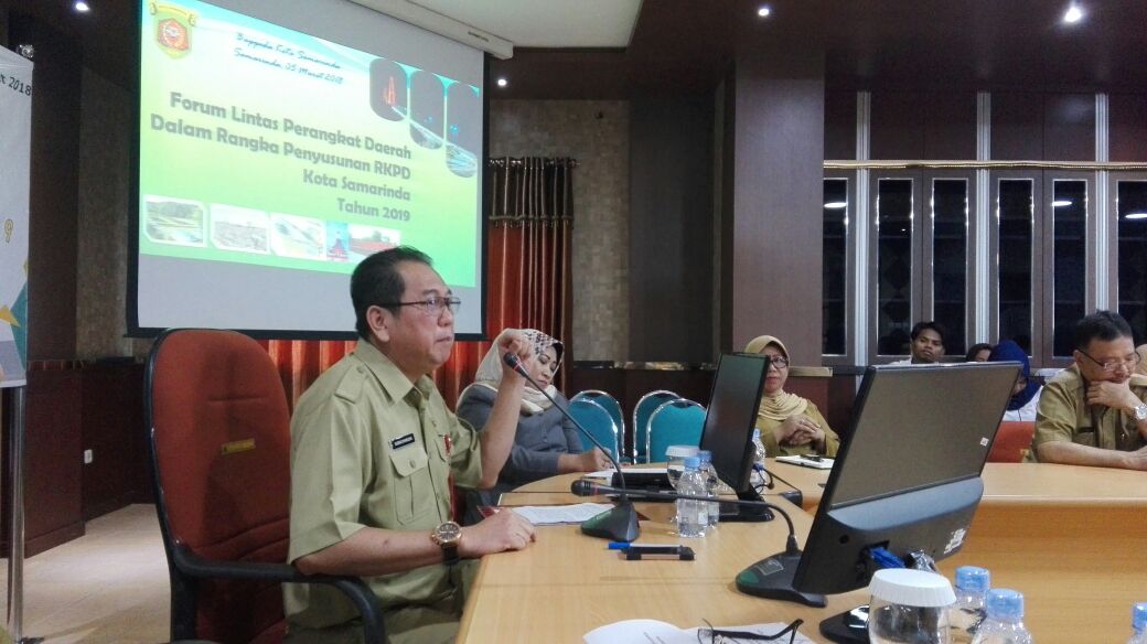 Forum Lintas PD Dalam Rangka Penyusunan RKPD KotaSmd Tahun 2019 "  Penetapan Konektivitas Antar kaw.Sbg pendorong Daya Saing Daerah, dilaksanakan diruang rapat Bappeda KotaSmd selama 4 hari 05-08/Maret /2018 di ikutin oleh semua OPD di Pem.KotaSmd Sbg Pembicara oleh Sekda KotaSmd