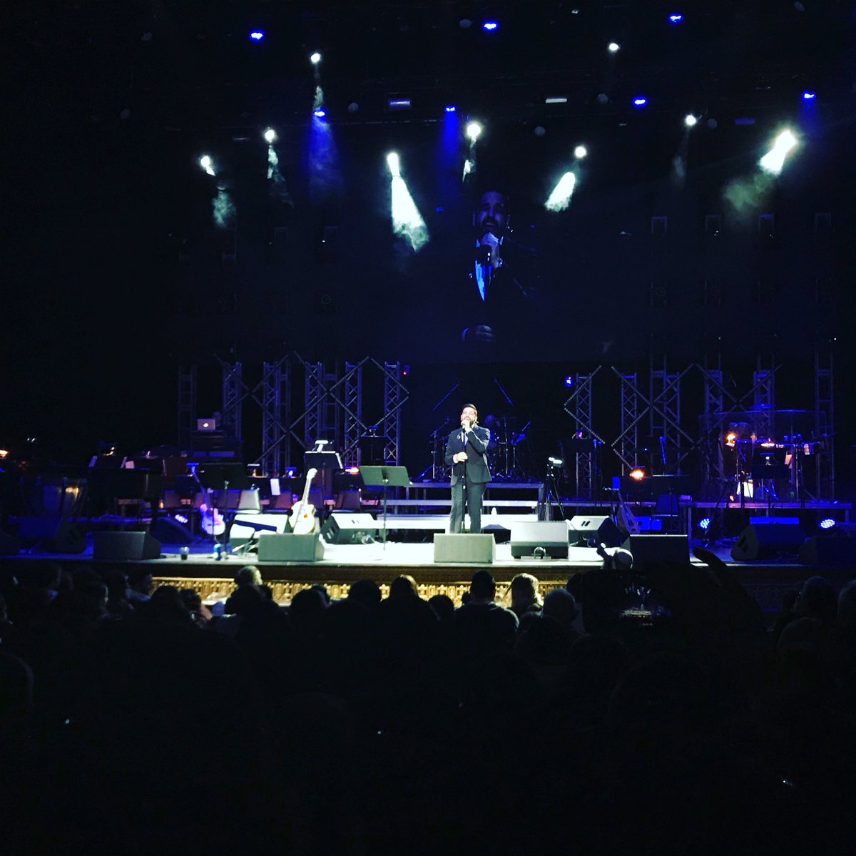 YossiZweig's tweet photo. Surprise guest @_YoniZ performing his latest hit single #manaaseh #lchaimtour #gadelbaz https://t.co/tQqM9tXZWB