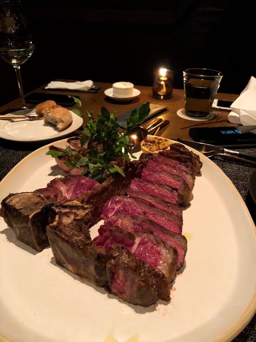 RussMcF's tweet image. 3.6 kg of #tomohawk and #tbone bliss at #crista in #Omotesando. Amazing #steaks #tokyofood #japan