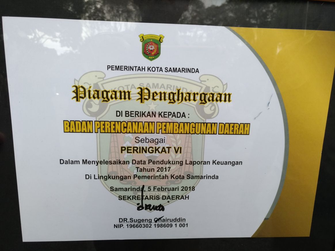 Bappeda Kota Samarinda mendapat peringkat ke VI dalam menyelesaikan data pendukung laporan keuangan tahun 2017 di lingkungan pemerintahan kota samarinda