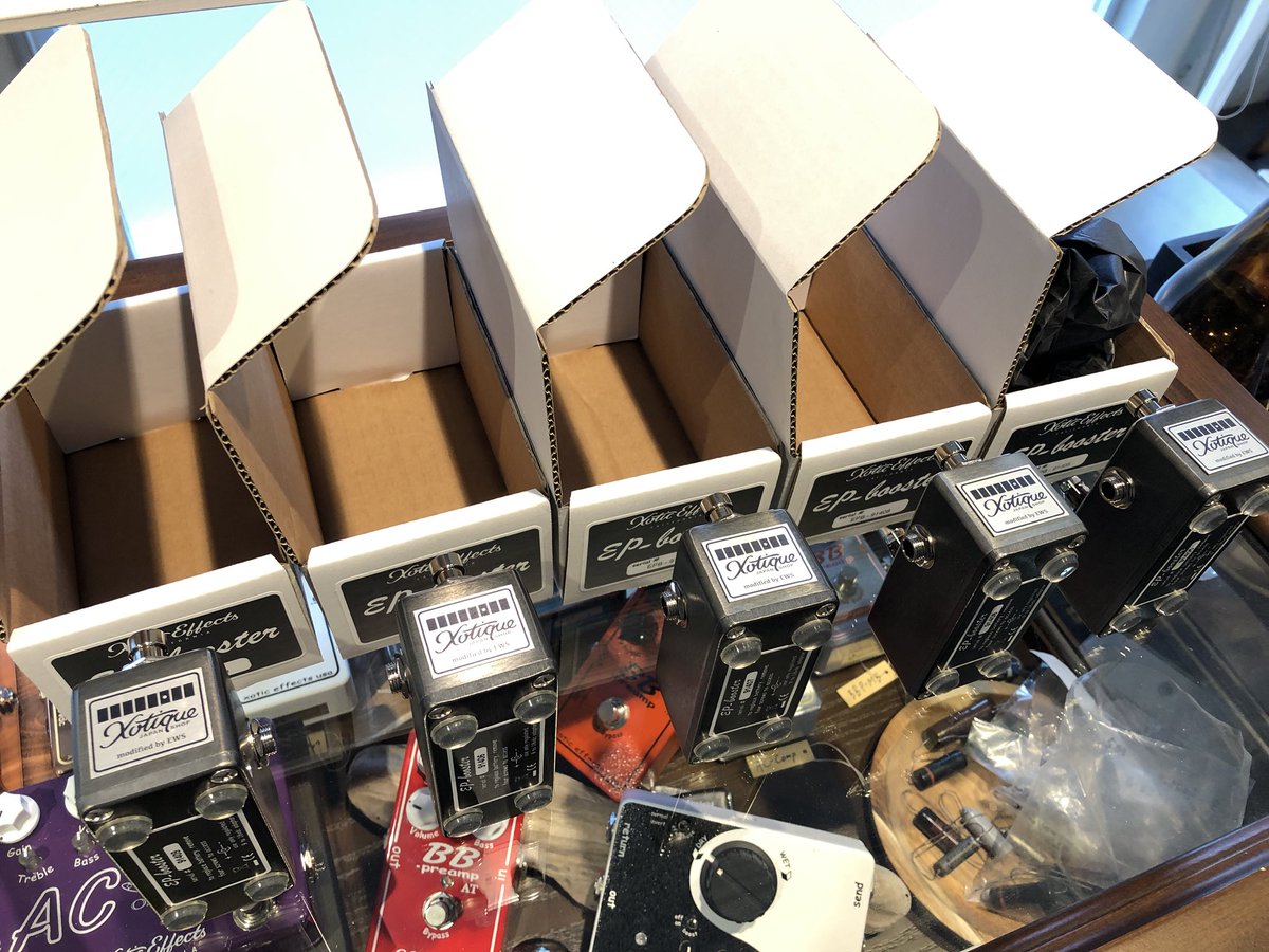 Xotique's tweet photo. 順調に売れてます。
検品してラベル貼ってます。
ひとつひとつ気持ち込めて手作業で作ってます！
#EPBOOST
#XOTIC
#Xotique https://t.co/5GbCvSDk8u