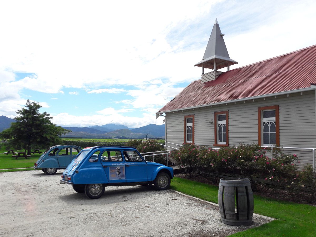 We love these kind of surprises!
#vintage #2CV #Frenchvibe #cellardoor #tastingroom #MarlboroughNZ
