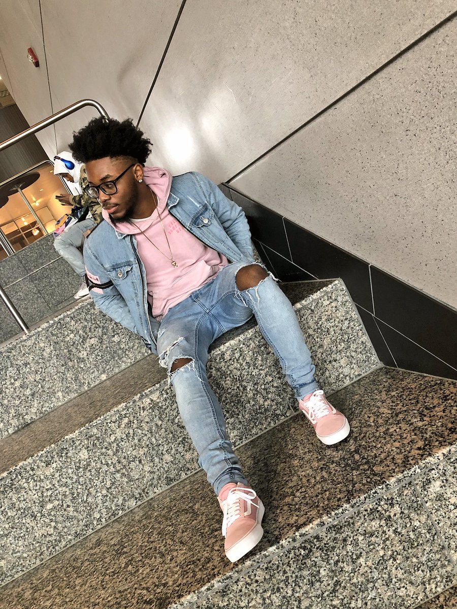 spikeleak_'s tweet photo. the waviest boss 🌊 #MenFromThe410  w/ the squad 🤙🏾✨ https://t.co/8aFDGgAYe6