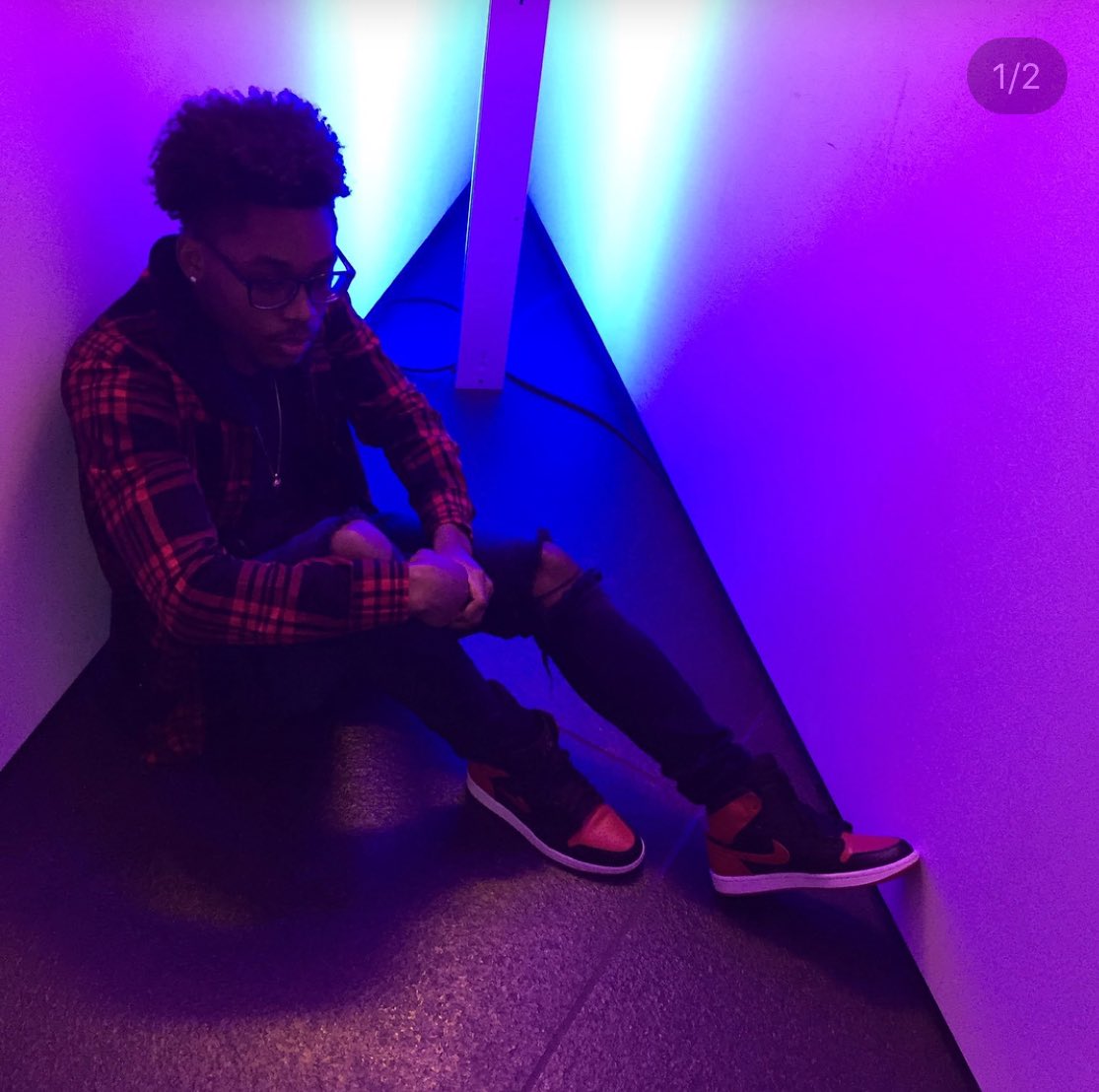 spikeleak_'s tweet photo. the waviest boss 🌊 #MenFromThe410  w/ the squad 🤙🏾✨ https://t.co/8aFDGgAYe6