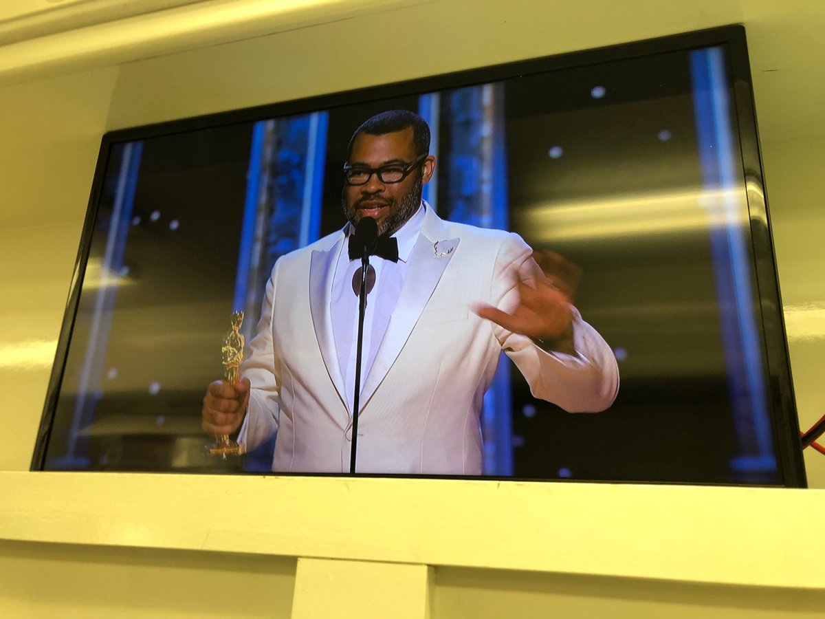 KimTobinNBCLA's tweet photo. Best original screenplay: Get Out #abc15 #Oscars #OscarsAZ https://t.co/EVN5CZPIfE