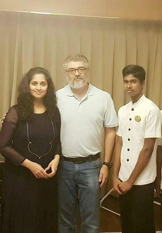 GuruAjith1's tweet photo. Latest Picture Of #Thala_Ajith_Shalini_Ajith With Fan https://t.co/HPubSjYB2d