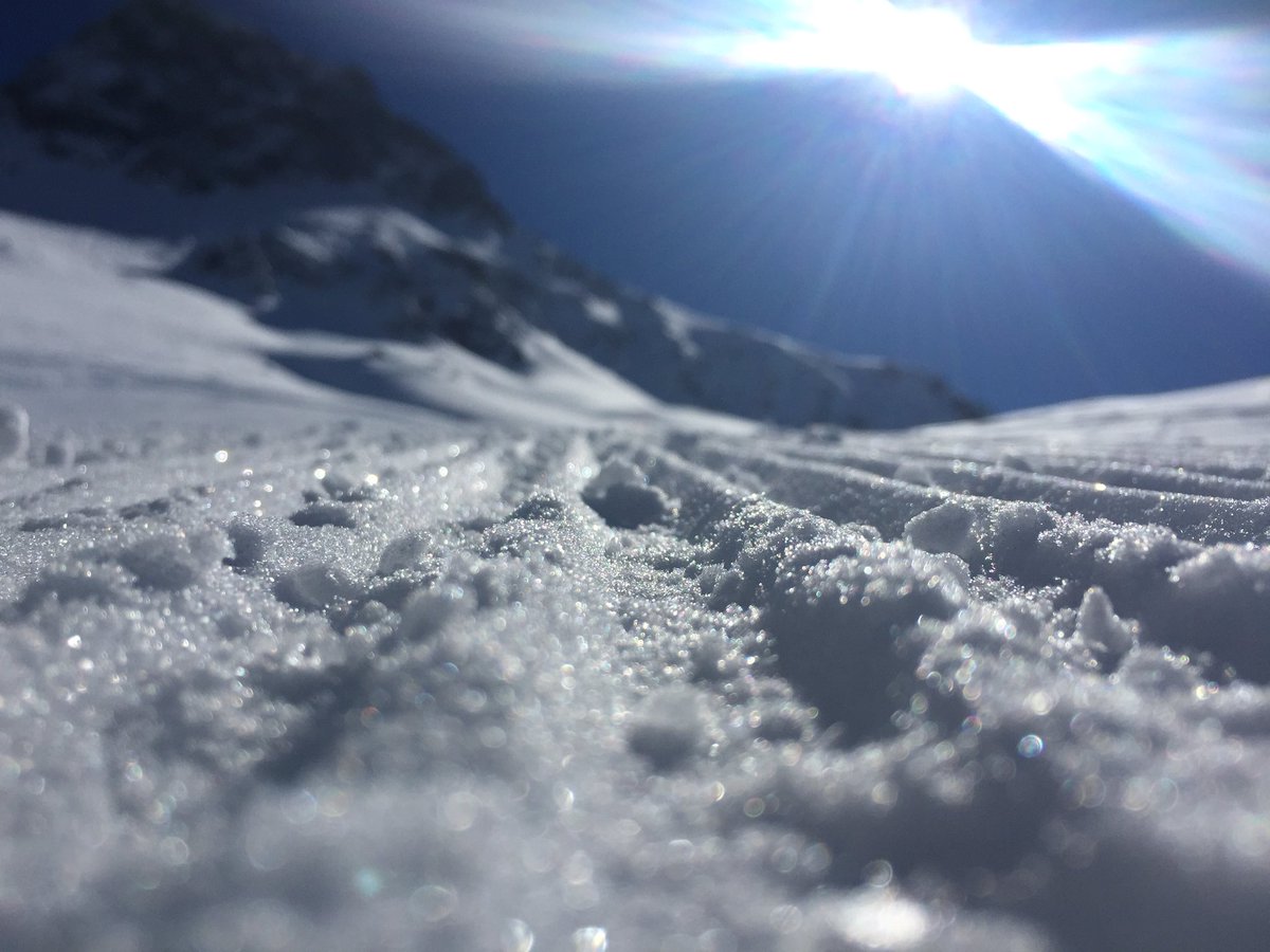 dFoodArt's tweet photo. allegra dal #engiadina #snowsafari #grischun #rumantsch #switzerland #inlovewithswitzerland #skiday 99km of descents, an #altitude difference of 6666 m 🇨🇭🏔⛷
#dSupplementOfLife #happy #goodtobeback #nature https://t.co/EmK8cQ071w