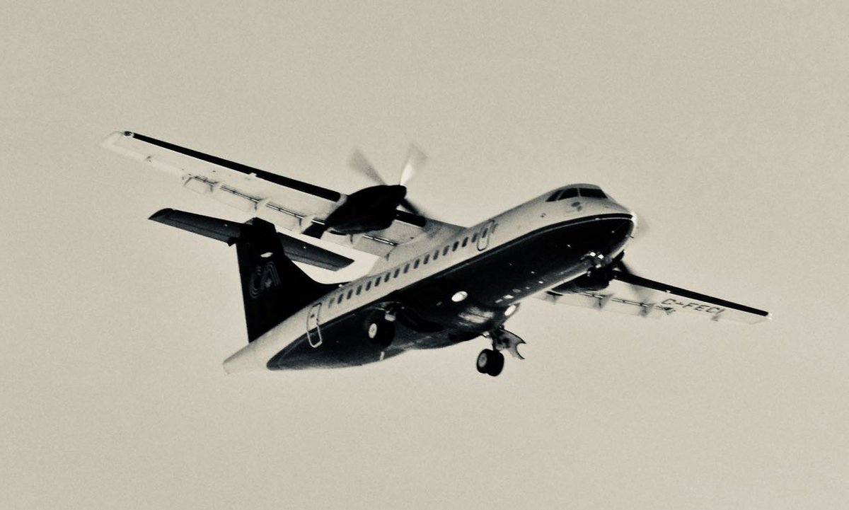 FrankReardon1's tweet photo. Spotted today landing in #Iqaluit #Nunavut #CFECI #CalmAir International @ATRaircraft #ATR42-320 on MAR.4.2018 #YFBSpotters @CalmAirCP https://t.co/RCitGmhMiM