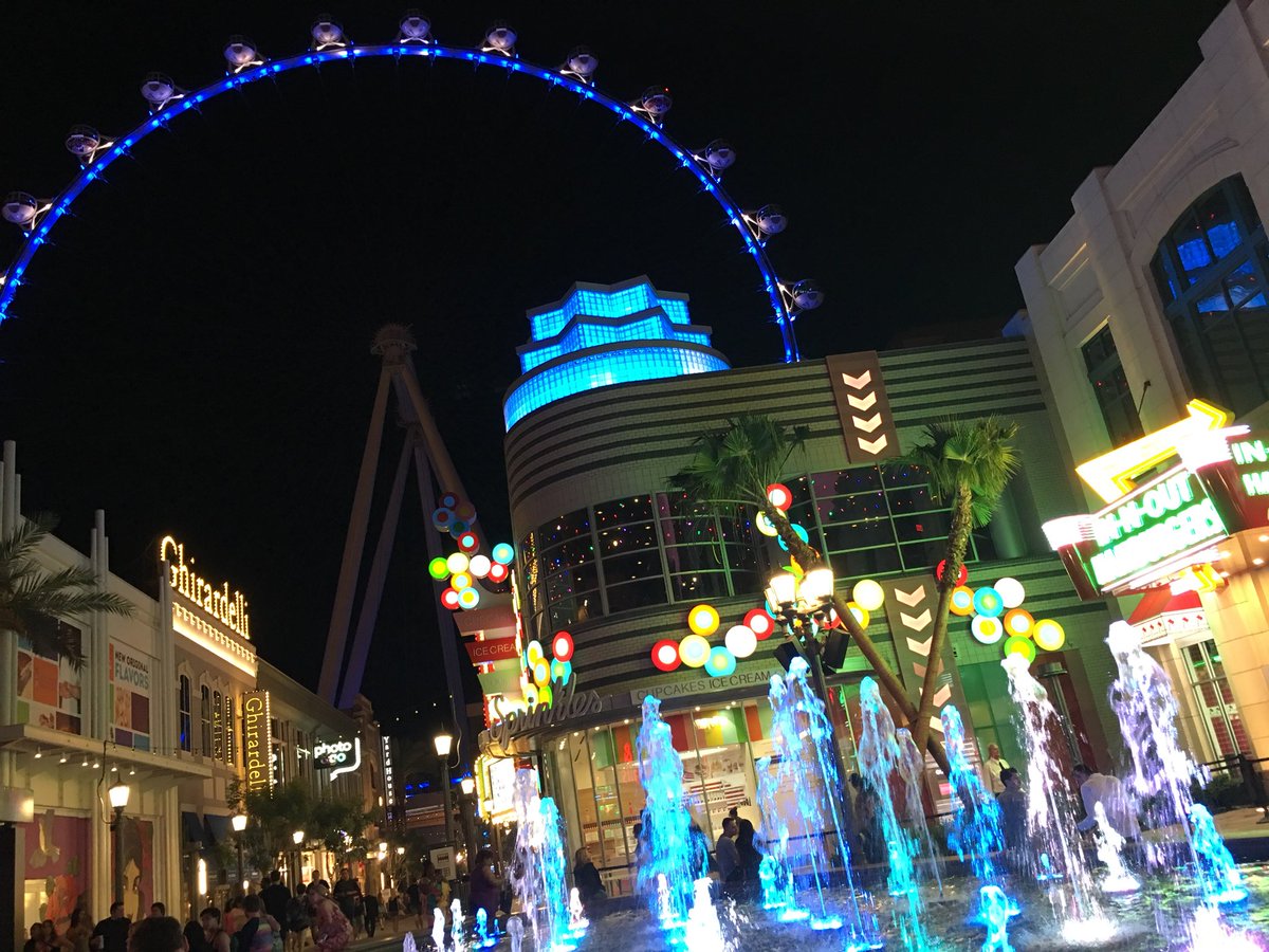 D_BSC09's tweet image. May can’t come soon enough. Need some more Vegas fun! #vegasbaby #flamingopool #poolseason #party