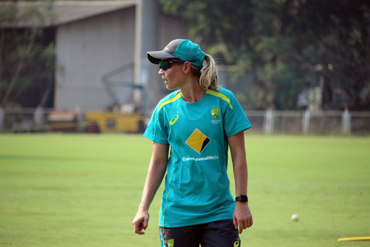 VicSpirit's tweet photo. Great to see Meg Lanning back and @SophieMolineux1 in Australian colours at training in Mumbai! @SouthernStars https://t.co/Y7ZCpkiulD