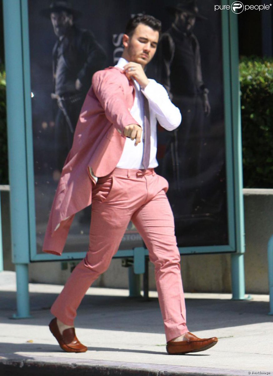 rachnstuff's tweet photo. will one of the jonas brothers be crowned the next big man on campus? they certainly dress the part... guess we'll see tomorrow ๐ #thinkpink #thinkzeta https://t.co/R4DuBiE8GA