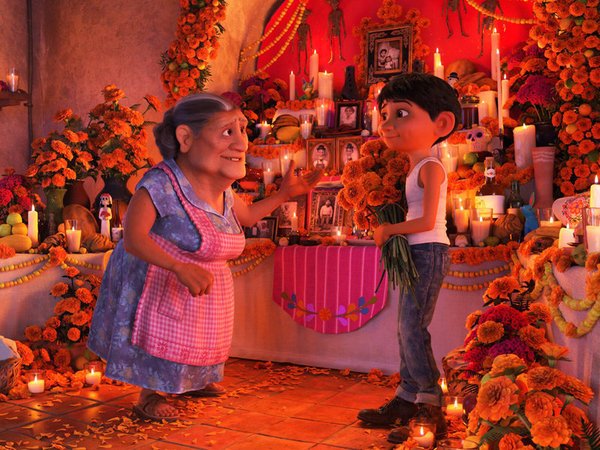MEJOR CANCIÓN: Remember Me de Kristen Anderson Lopez &amp; Robert Lopez (Coco)
#FunadeFM #Oscars90 #Coco