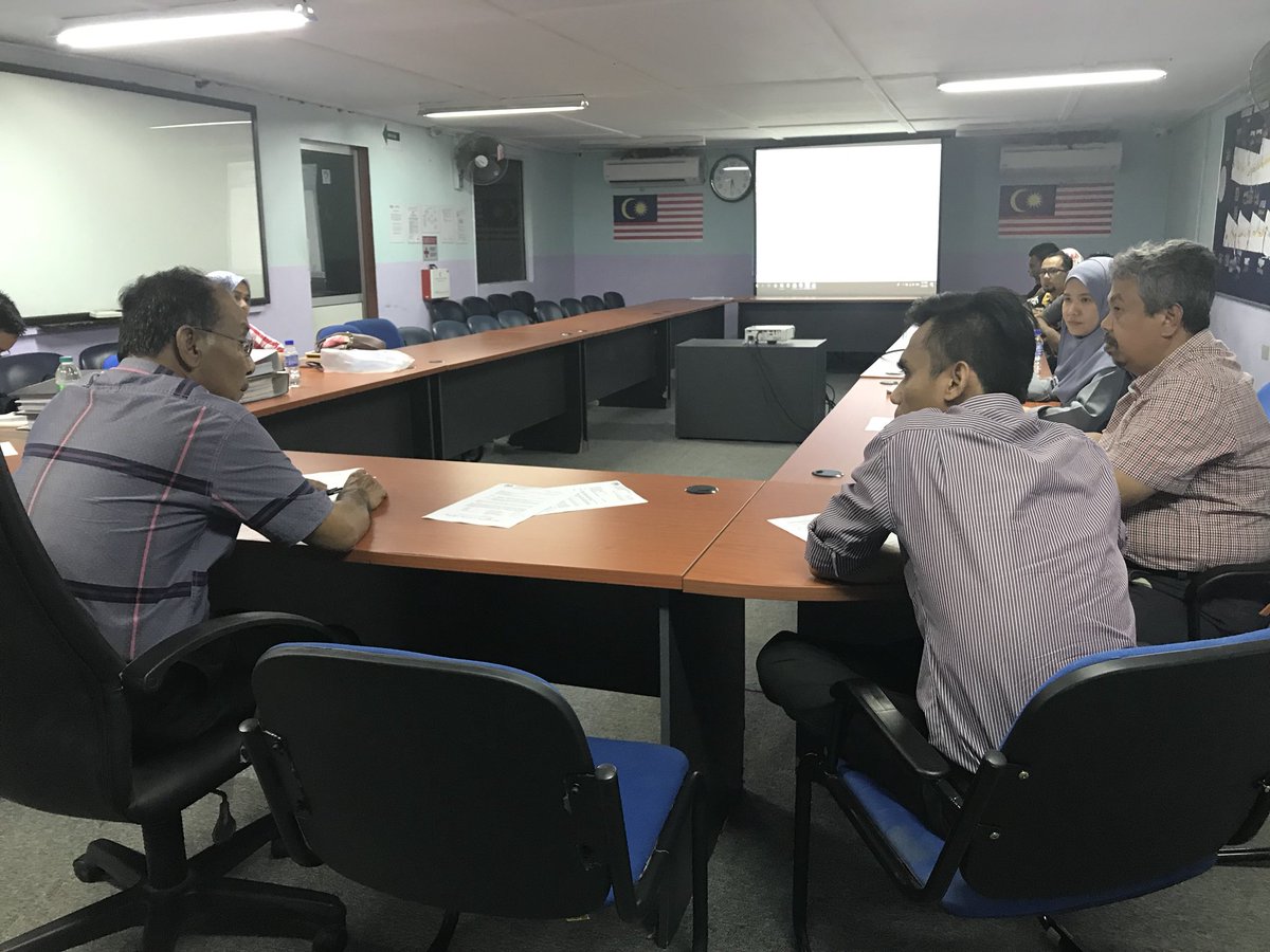 acik_orked's tweet photo. Teguran penemuan oleh pihak @CASKT_JKR ,puan Nik Shyzleen bagi semakan dokumen dan lawatan tapak semasa sesi persediaan menghadapi Audit sirim 2018 SPAS , ISO 14001:2015 untuk projek CSR @CawJalanJKR KBKK Pakej 2A: Kadok ke Ketereh #pembangunanlestari #spas #projekEIA #caskt https://t.co/s7XKWducPJ