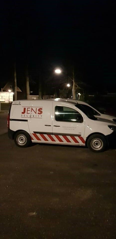 JenSSecurity's tweet photo. Wist u dat we elke avond met 7 auto's rijden voor de mobiele surveillance? Elke auto rijdt gemiddeld 120.000 km per jaar!
#veiligheidvooralles #jenssecurity #beveiliging https://t.co/0BWnzlymAl