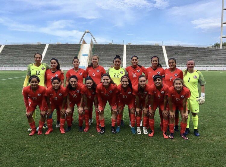 kingarturo23's tweet photo. 1/2 Supe del esfuerzo q hacen mis compañeras de la #rojafemenina por defender la camiseta. Que la selección no paga y muchas veces, deben costear sus traslados para jugar por Chile. Eso est�� mal! @anfpChile, hay q solucionarlo! La #CAFEM2018 es el momento para anunciar cambios! https://t.co/q60PoZ5Vy1