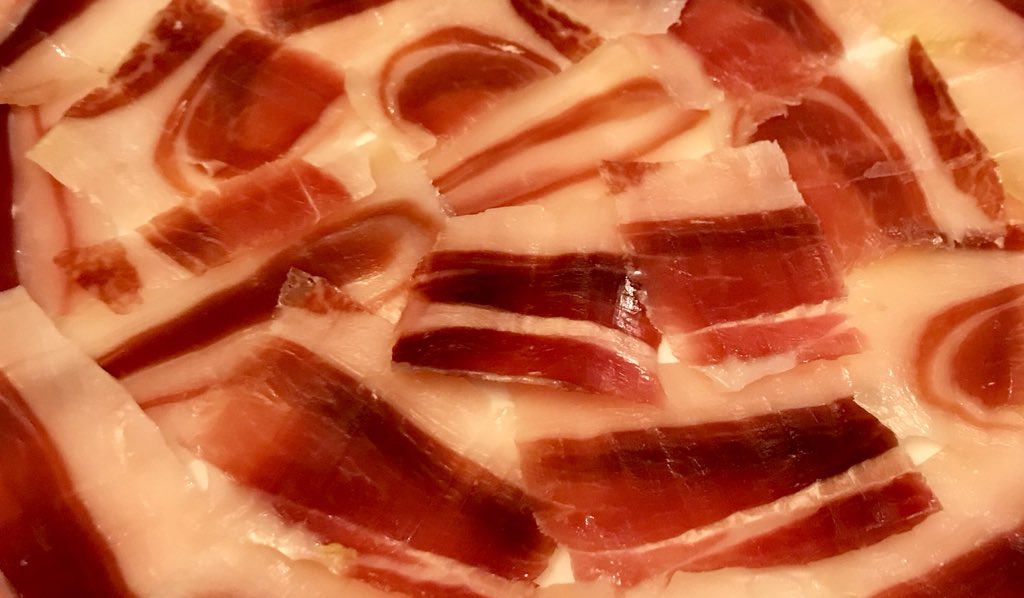 JamonesEnrique's tweet photo. CONFIDENCIAS | ¿Sabes conservar el #jamónibérico en casa? 

¡Estas son nuestras recomendaciones! https://t.co/opvnmvGhio https://t.co/GMzx69U9V9