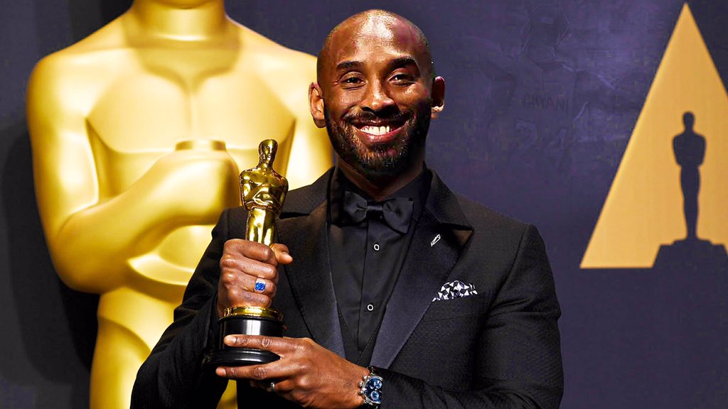 5 titres en NBA, 4 All-Star MVP, 2 Finals MVP, 1 titre de meilleur joueur de la saison, et un Oscar. Kobe Bryant devient le premier sportif accompli à remporter la sacro-sainte statuette. Du jamais-vu !