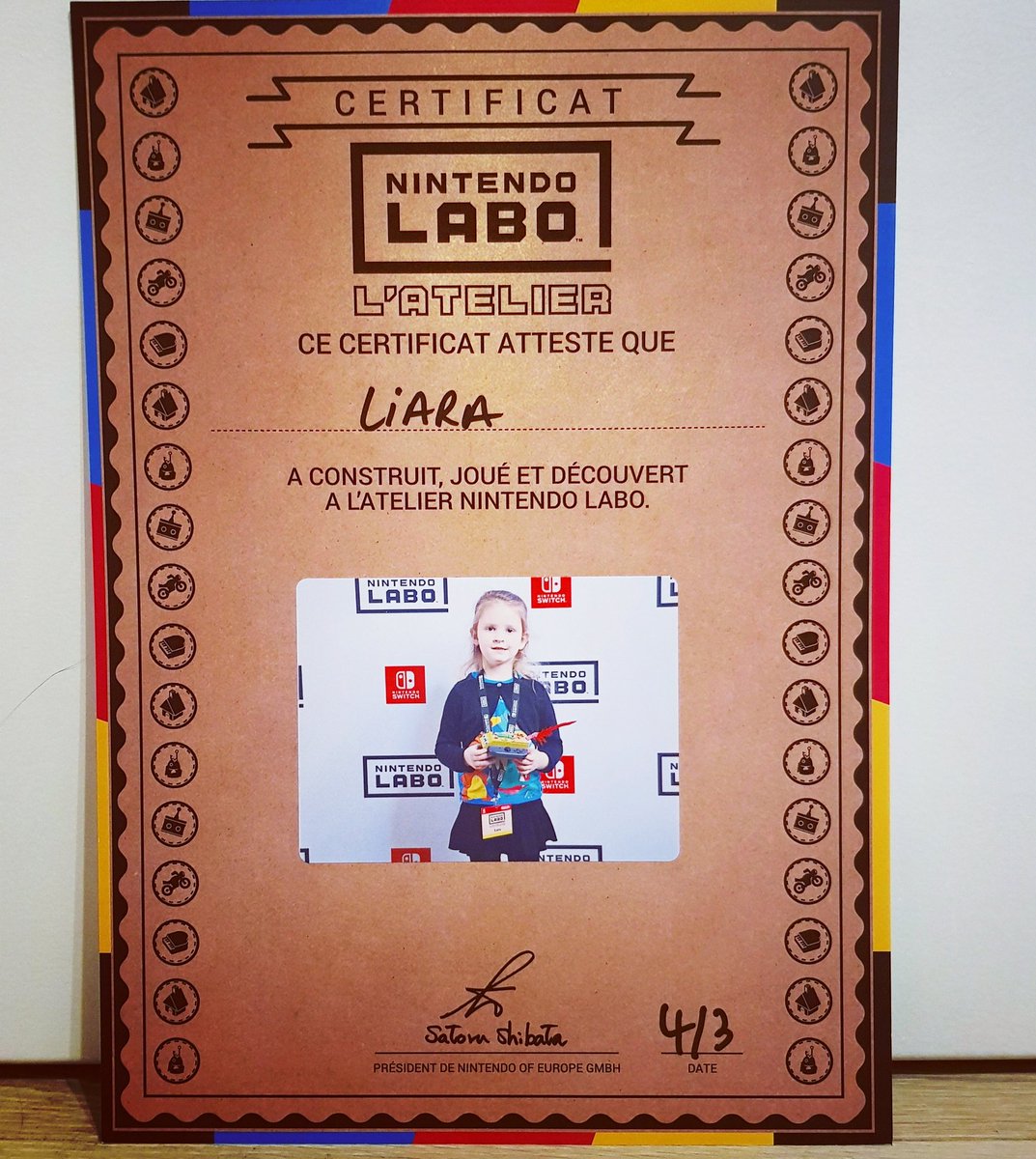 CoupleofPixels's tweet photo. Le premier diplôme de Liara. Ses parents ne sont pas peu fiers ^^
#NintendoLabo #Nintendo #switch #jeuxvideo #gameuse #gamergirl #futuregeekette #futuregameuse
cc @NintendoBE_FR https://t.co/TIEIxYRi9T