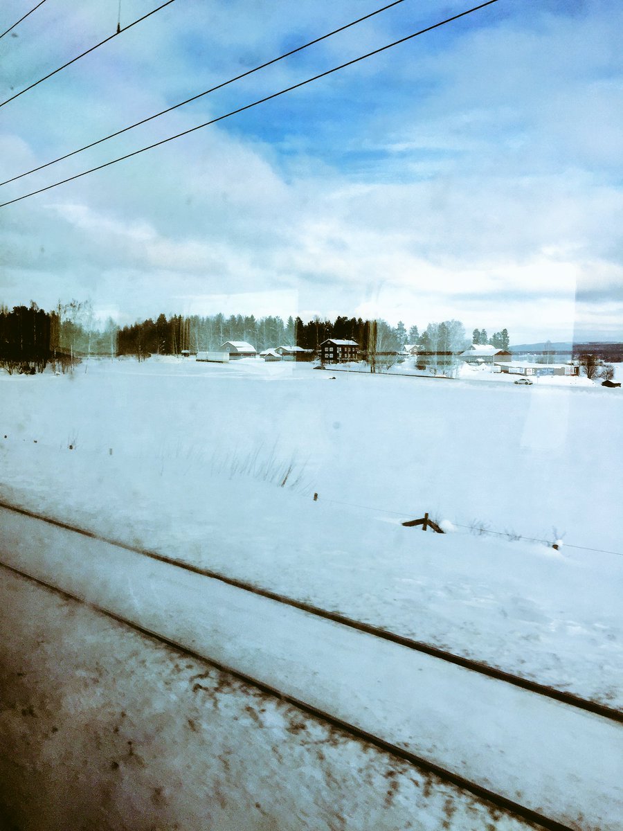 patrikoksanen's tweet photo. Rullar längs vintrig norra stambana på väg in mot #Bollnäs C@ - tänker på den resa som Nystadskåren gjorde för 100 år sedan mitt under brinnande inbördeskrig i Finland. https://t.co/2A2TNTWAYV #Finland100 #FinskaInbördeskriget #Frihetskriget #Turpo #Säkpol https://t.co/nc0x4B3K5z