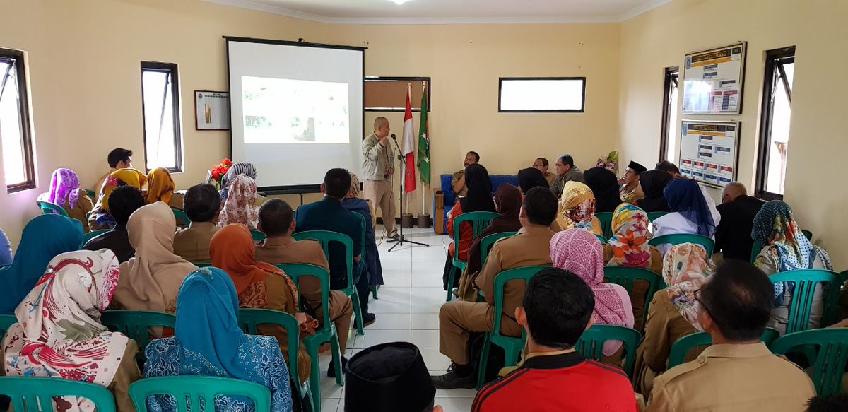 Peninjauan Lokasi Program Peningkatan Peranan Wanita Menuju Keluarga Sehat Sejahtera (P2WKSS) tahun 2018 di Kmp Tegallame RW.07 Desa Ciaro Kecamatan Nagreg #0503 #Salamsabilulungan <a href="/Kang_DN1/">Dadang M Naser</a> <a href="/humaskabbandung/">Humas Pemkab Bandung</a> <a href="/InfoBdgKab/">Info Kab. Bandung</a>