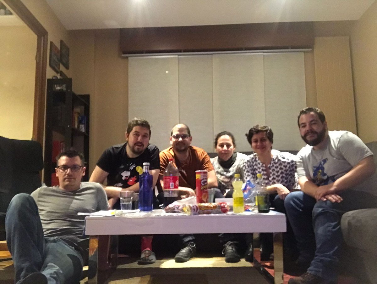 Un gustazo poder reunirme todos los años con mi familia cinéfila para la noche de los Oscar.
Y mil gracias a <a href="/Pablo_Loren/">Pablo Lorenzo</a> por prestarnos su casa.