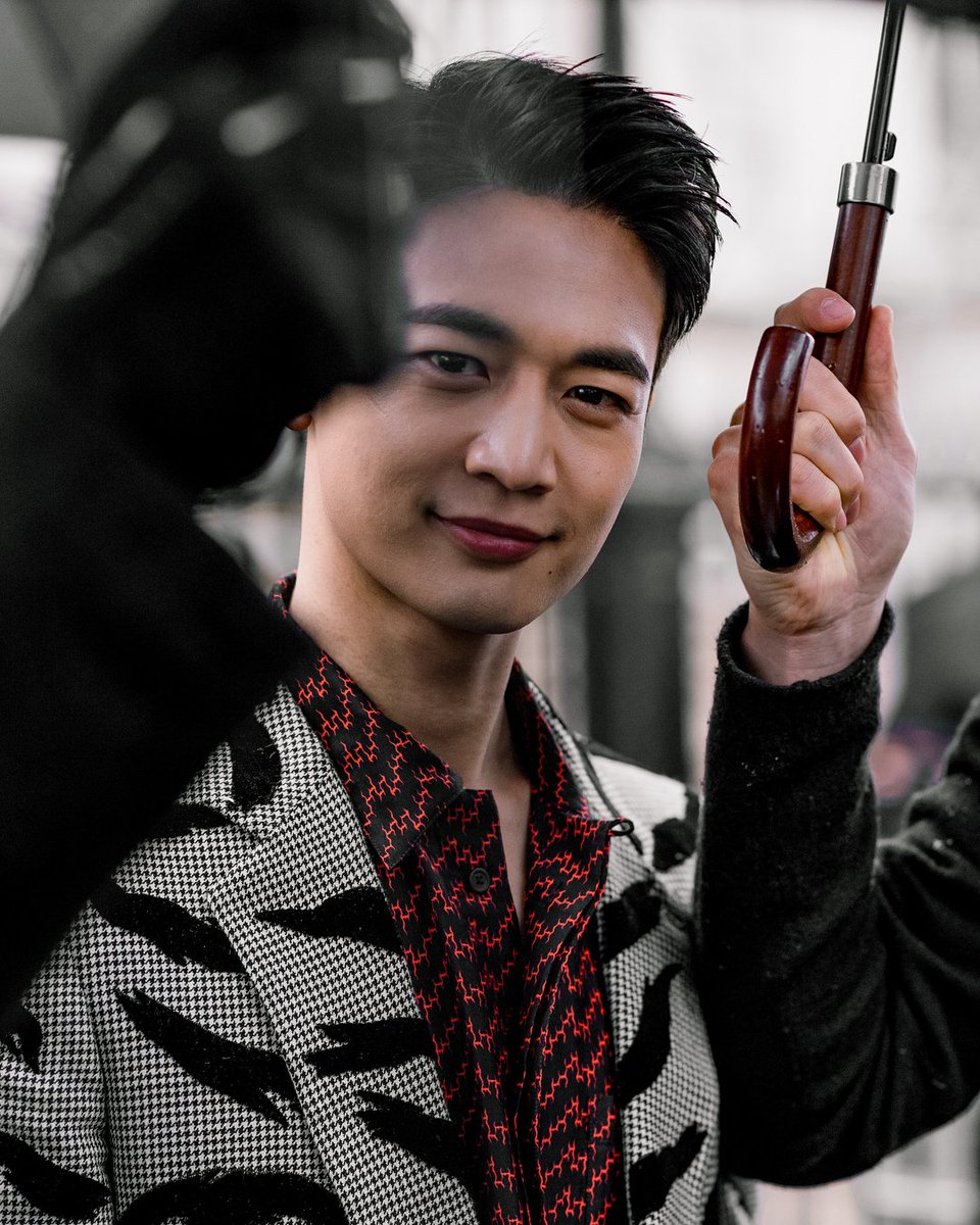 Global_SHINee's tweet photo. [INSTAGRAM] 180305 Photographer Shihoo Claus Instagram Update featured Minho (2)

#2018Paris after @givenchyofficial  잘생긴 #샤이니 민호님 (Handsome #SHINeeMinhoNim)

cr samespace_ https://t.co/0p8F4lQy91