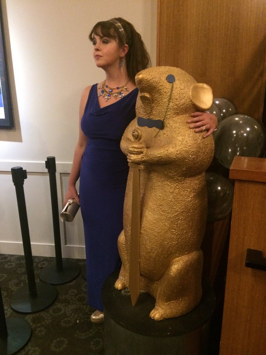 eva_janeb's tweet photo. #RedCarpetAffairPFC https://t.co/kAYerbZi8i