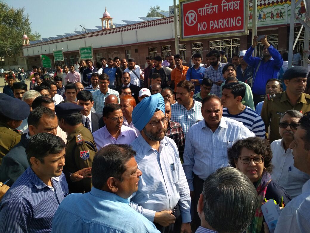 DespLnk's tweet photo. General Manager - North Western Railway Mr. T. P. Singh inspected the circuiting area at Alwar station #JaipurDivision during the annual inspection of the Alwar-Jaipur section. https://t.co/U7BwBDD7Ca