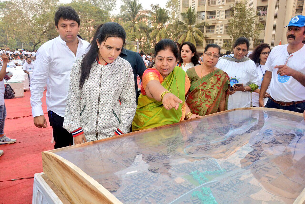 fadnavis_amruta's tweet photo. चल चल मुंबई संग चल,कहता नदियो का जल,हम आज अगर मिल जाए,तो बेहतर होगा कल ! Join the cause of Mumbai River Rejuvenation!I pledge my support to this cause of restoring River ecosystem,for betterment of humanity &amp; future of our children @RiverMarch_  @ishafoundation @AOLMum @ramkadam https://t.co/GU7obGzG3t