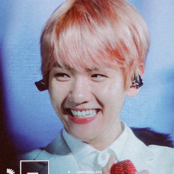 sofi_ledy's tweet photo. #BestFanArmy #EXOL #iHeartAwards @weareoneEXO Baek https://t.co/RMwiJ2Pzsw