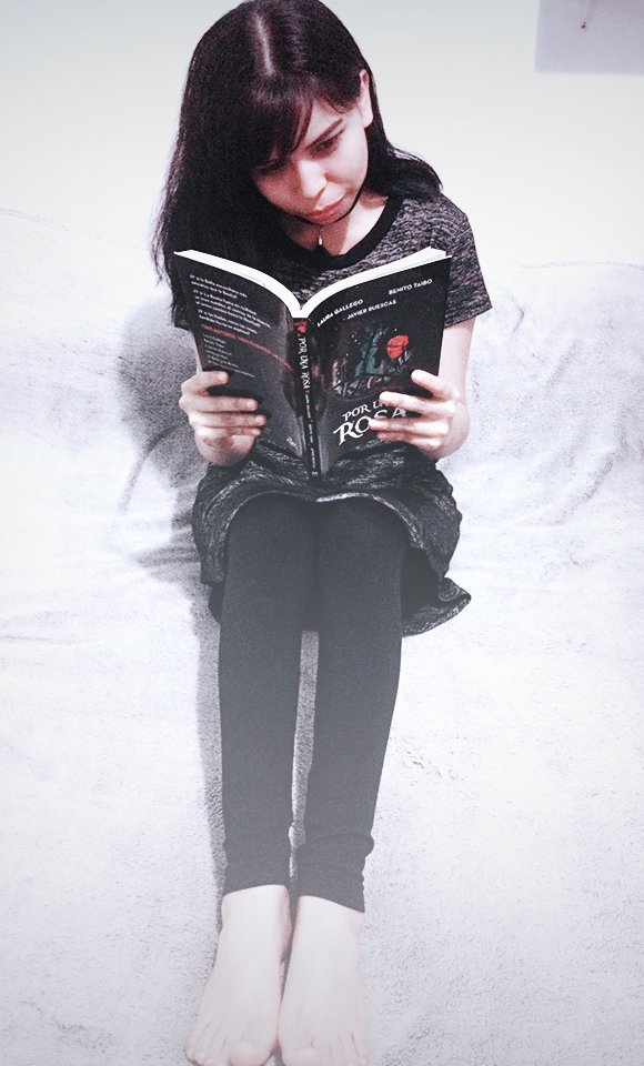 DanielaFrayre09's tweet photo. #PorUnaRosa #book #Beauty 💛... https://t.co/OSaMBj3vLy