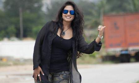 Kavita Radheshyam Hot Aunty Web Series Actress