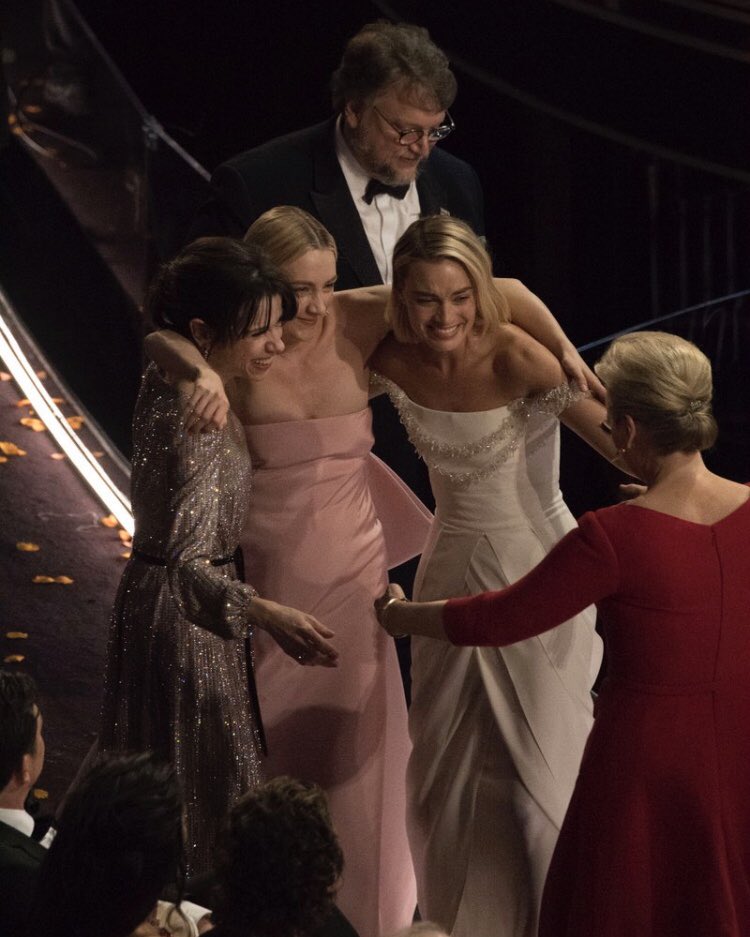 badpostmargots's tweet photo. These photos of Margot Robbie, Saoirse Ronan, Sally Hawkins and Meryl Streep hugging during Frances McDormand’s speech are so beautiful. #Oscars https://t.co/oMIr7h7VjG