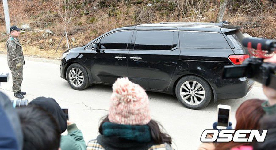 Wowkorea 韓流ドラマk Pop Cnblue ヨンファ 入隊 ヨンファの乗った車 Cnblue の韓流live T Co Sjdyqofemv