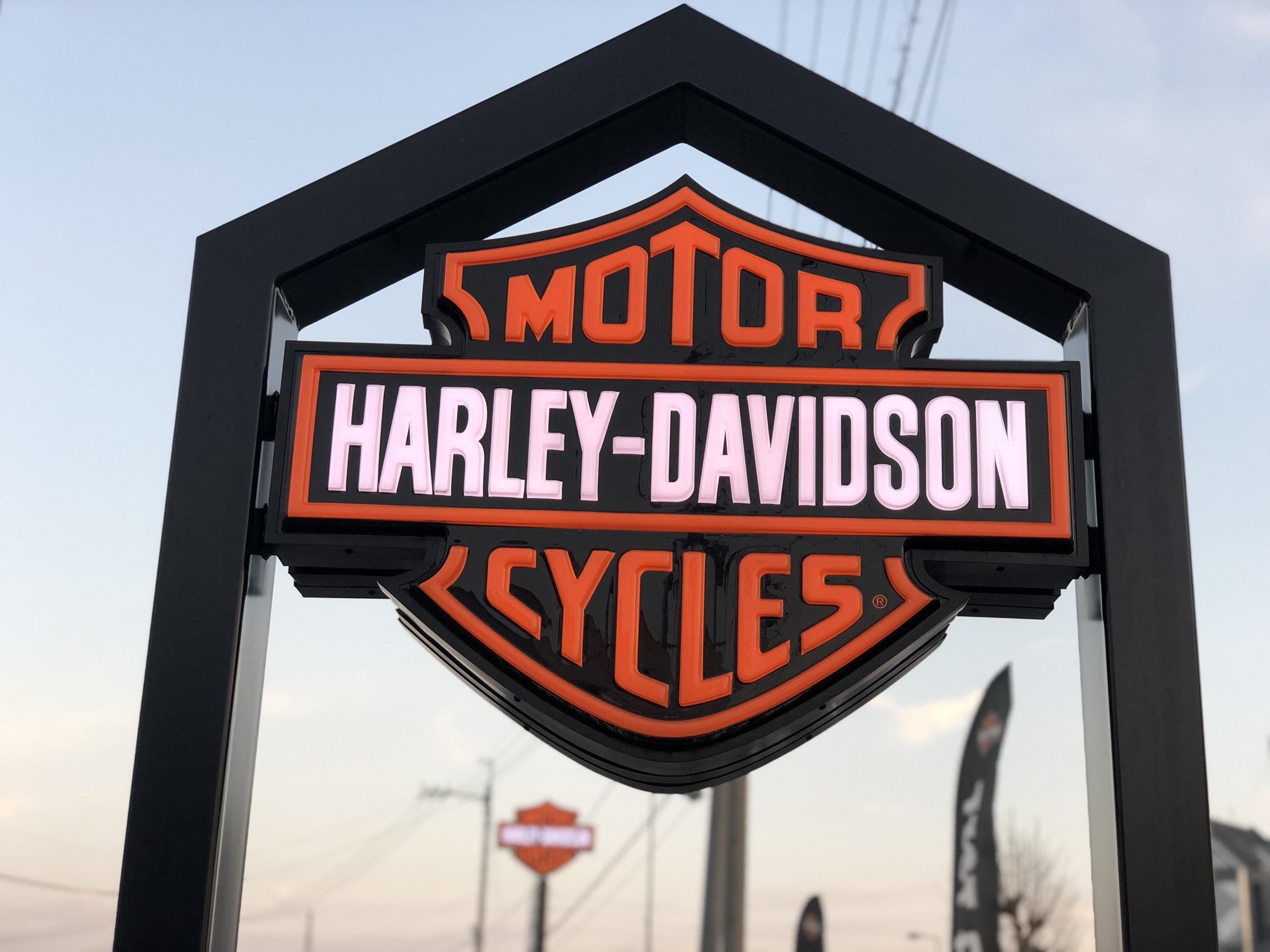 ハーレーダビッドソン徳島 奥にもバーアンドシールド ハーレー ハーレーダビッドソン ハーレー徳島 徳島 Harley バーアンドシールド ハーレーロゴ Led照明 モニュメント Monument 看板 Sign 2個 T Co U2xfveaf6p Twitter