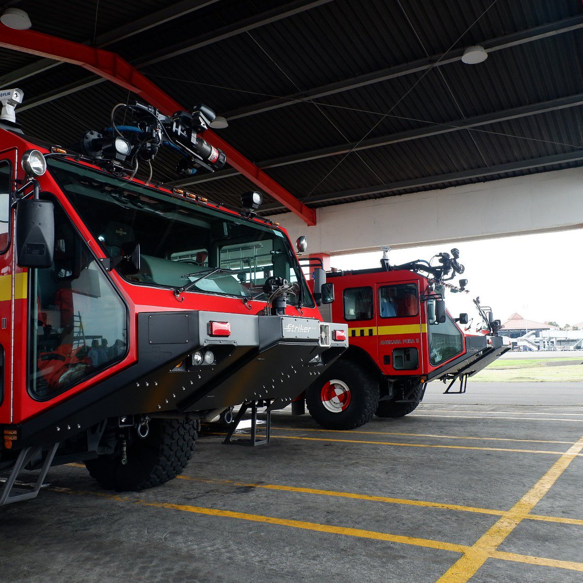INJairports's tweet image. Pemenuhan fasilitas untuk keselamatan penerbangan Anda adalah prioritas kami. Foam Tender merupakan kendaraan utama Rescue Fire Fighter Tipe 1 yang dilengkapi dengan kapasitas air 11.136 liter DCP 500kg dan foam 1.596 liter