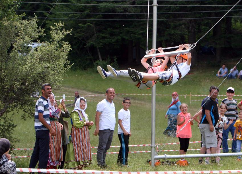 vallakanyonu's tweet photo. Geleneksel Motosiklet ve Doğa Sporları Festivali.
Suğla Yaylası’ndaki Azdavay Doğa ve Motor Sporları Merkezi’nde gerçekleştirilen festivale çok sayıda doğasever ve motosiklet tutkunu katılıyor.
#motfed #enduro #tmf2017 #azdavay #suğla #festival #doğasporları https://t.co/gTdb3QRMtD