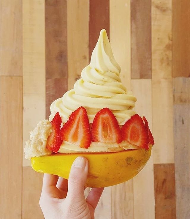 Whatever floats your boat! #papayaboat #dairyfree #nicecream #bananbowls 📷 @iamcrueltyfree ift.tt/2H4TbHu