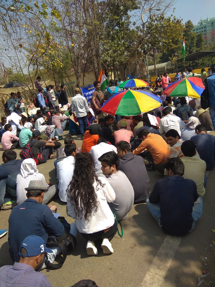 kavita_krishnan's tweet image. Visiting the #SSCExamScam #sscscam protest site in solidarity. The protest against this #Vyapam2 continues!