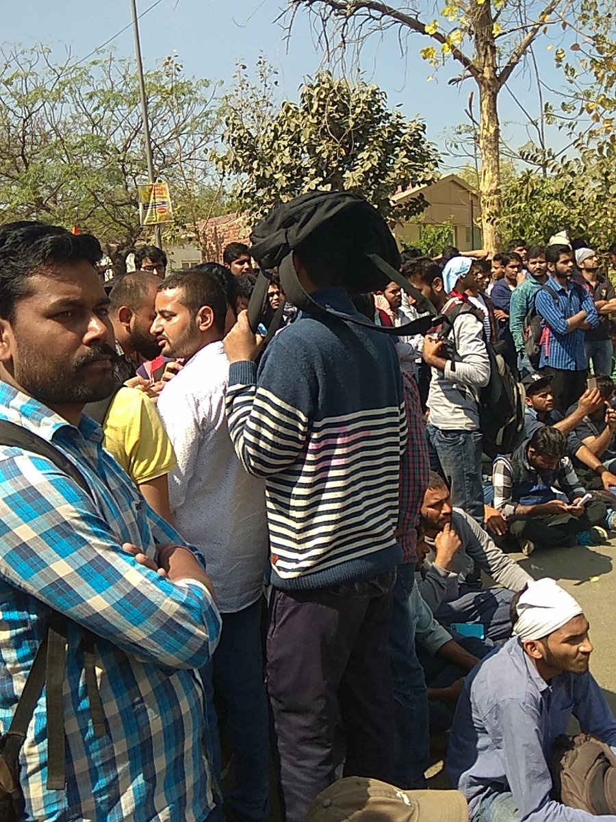 kavita_krishnan's tweet image. Visiting the #SSCExamScam #sscscam protest site in solidarity. The protest against this #Vyapam2 continues!