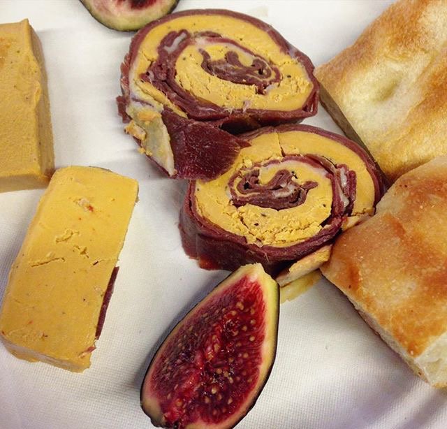 GlobalFoie's tweet photo. Mira qué color tiene nuestro Maki de Magret ahumado relleno de Foie Ferm'Adour ¡Es único e increíble! Imagina su sabor…

Perfecto para cualquier aperitivo o como acompañante. FOIEMOCIONANTE!

#foiedelicious #foiegras #fermadour #bestfoiegras #elmejorfoiedelmundo  #foiefermadour https://t.co/r62bwtl7lN