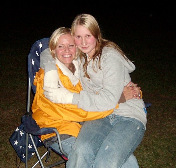 Solveig91_'s tweet photo. Happy birthday, mommy Chris! I'm throwing it way back with a photo from 10 years ago. I'm so thankful you're part of my life. Love you to the moon and back❤️ https://t.co/WJmjirbqOV
