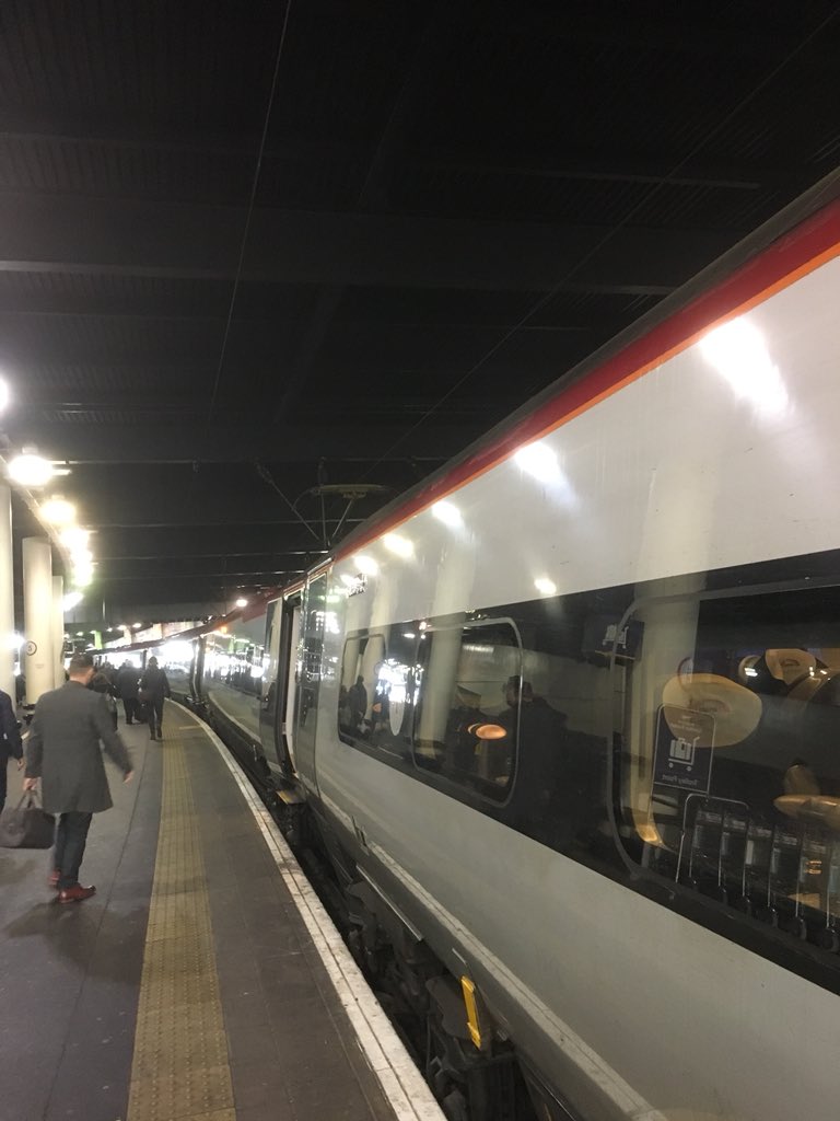 davi326's tweet image. Entering the #Stygian #crypt that is #Euston station for @VirginTrains service to Manchester - this has to be the most depressing station in the UK?  #rail #railways