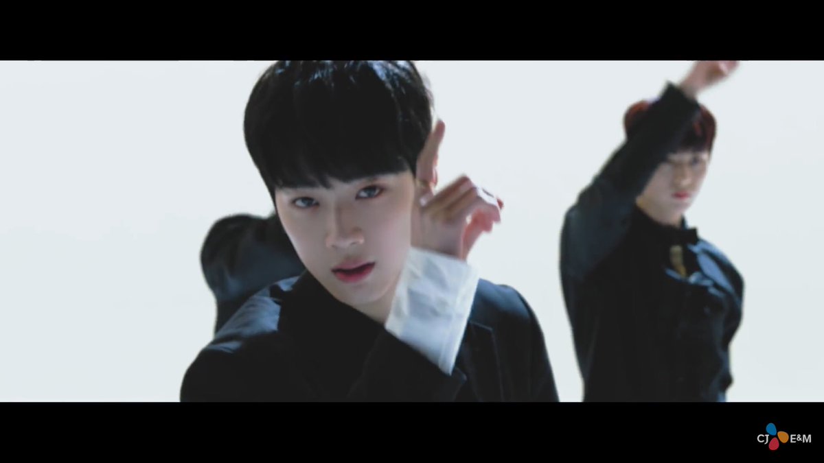 KuanlinTH's tweet photo. (CAP) แคปควานลินจาก Special Theme Track เพลง '약속해요(I.P.U.)'⭐️✨
#라이관린 #LaiKuanLin #워너원 #IPROMISEYOU https://t.co/MB0dNDqFQO