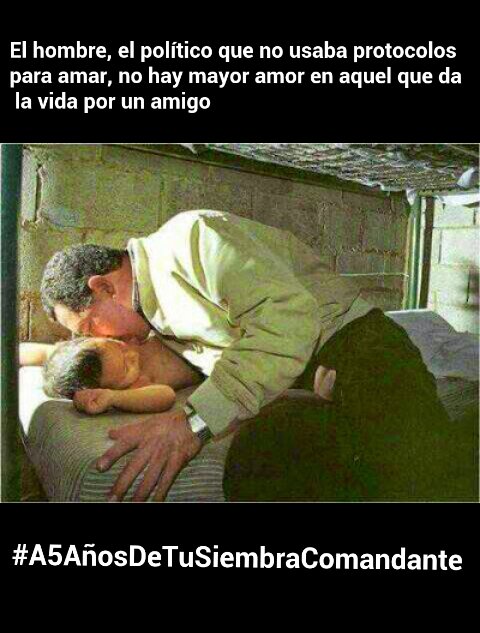 KfBran's tweet photo. NINGÚN LIDER DE LA OPOSICIÓN POSEE EL CARISMA DE REMOVER EL PISO CON DETALLES DE AMOR AL PRÓJIMO,CUALQUIER SER PENSANTE PUEDE PARPARLO MUY BIEN, AH!! PERO PARA ENCAMINAR EL ODIO SON EXPERTOS, PORQUE DAN HASTA ASCO LO EMBUSTEROS Y MANIPULADORES QUE SON #A5AñosDeTuSiembraComandante https://t.co/hPtUeqe8QL