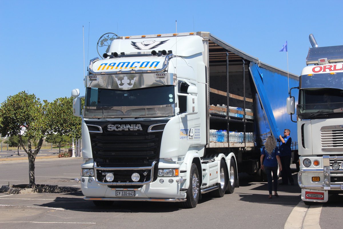 driversseat321's tweet photo. Explorer Kingsley Holgate made it to the Cape Town Motor Show https://t.co/Sk00gid0Xh to help welcome the 60,000-litres of water arriving from #Johannesburg for CT charities https://t.co/ocA3tPGn2j #TwoIconsTour https://t.co/biAwEgt4SU