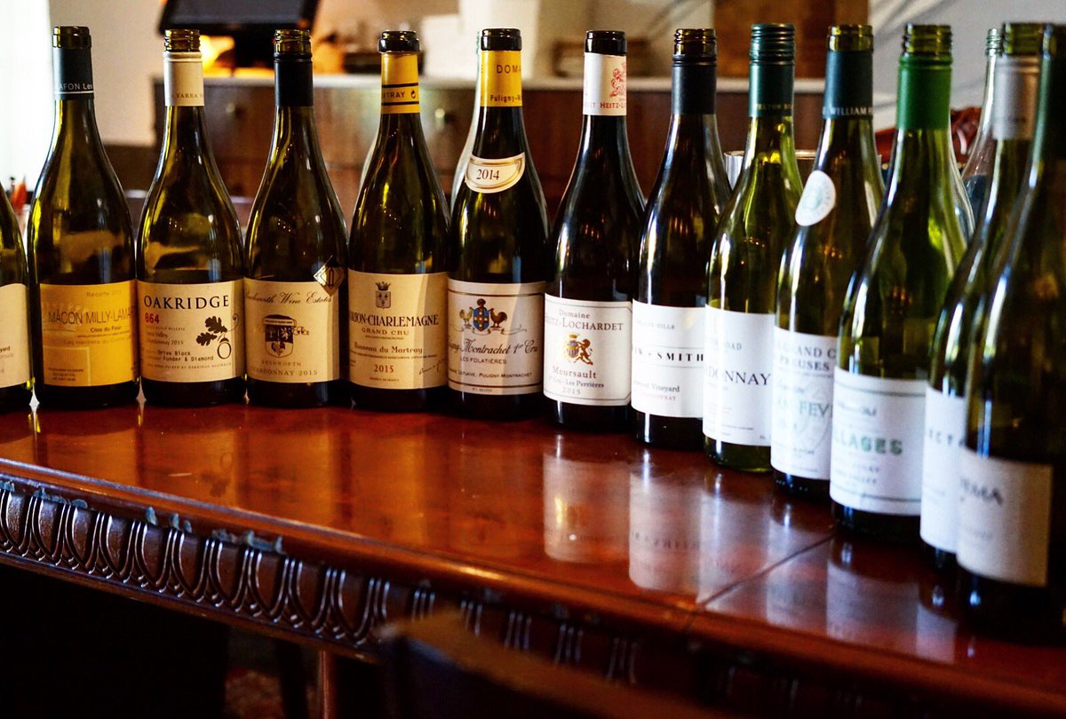thefoodmarshall's tweet photo. Tried my first ever US wine today with my fav out of 12 Aussie, NZ, French Chardonnay’s during a @SommsAustralia afternoon. This @LaCremaWines was sublime @parlour_cbr 👌😍 https://t.co/ORCWtVAvcy