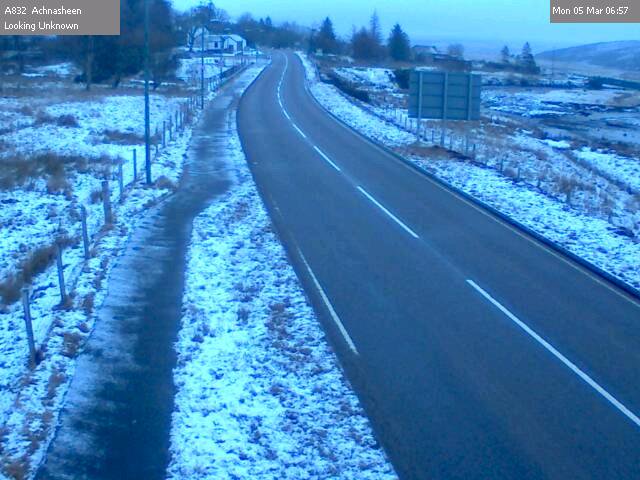 Air temps just above zero, but road temps lagging behind this morning.  More snow showers expected through the day and overnight, with ice risk again from late afternoon.