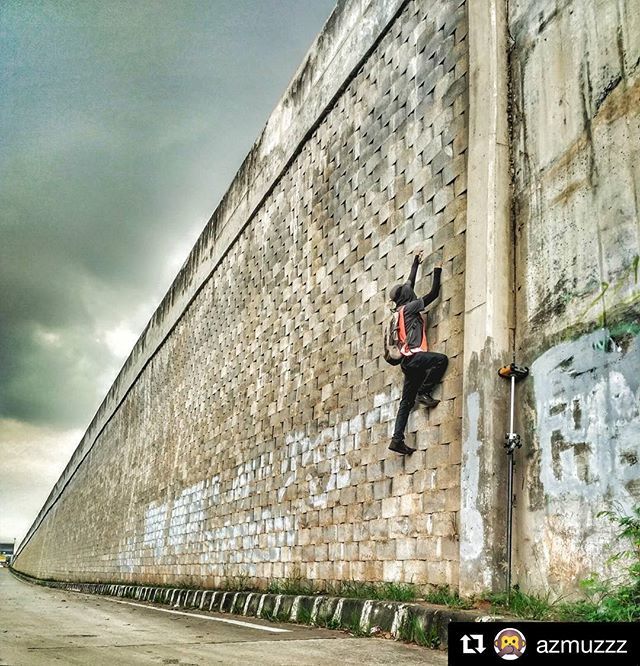klimberz's tweet photo. #streetbouldering in #jakarta #indonesia 📸 @azmuzzz https://t.co/sHJFsXNhqq https://t.co/CrGTnxpKSI
